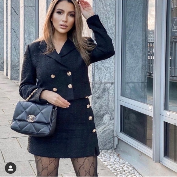 Zara Jackets & Blazers - NWT! FINAL PRICE! Zara Black Tweed Cropped Blazer With Gold Buttons!